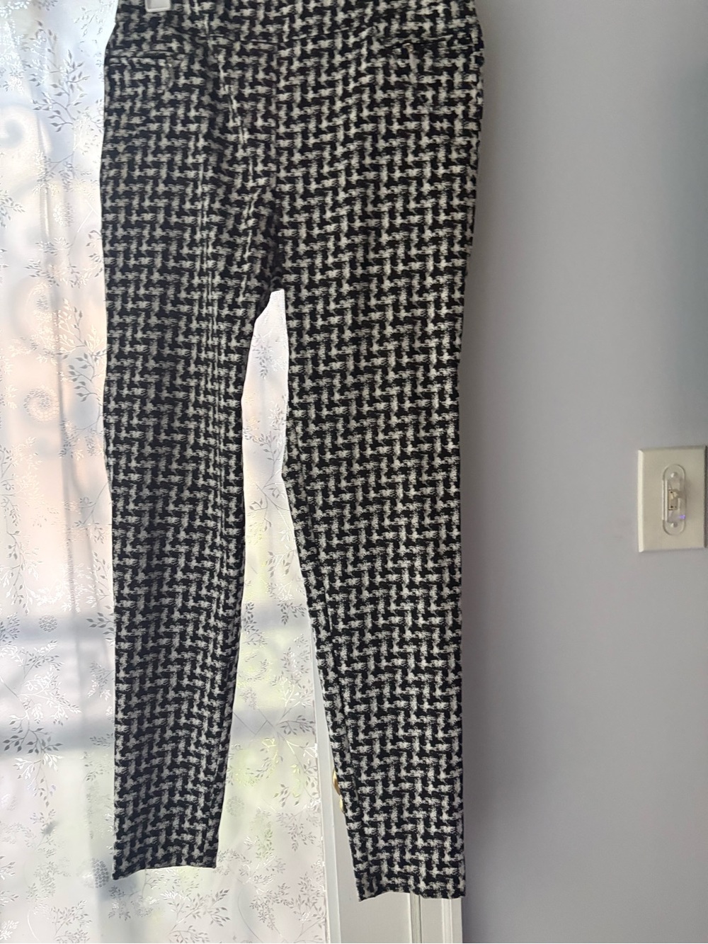 Soho Apparel Black & White Houndstooth Slim Dress Pants